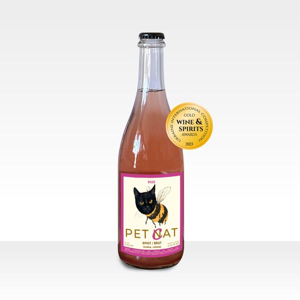 Pet-Cat Rose low-alcohol drink of natural fermentation of linden honey and juice of apples, blackberries, currants Alk. 8% Volume 0,750L